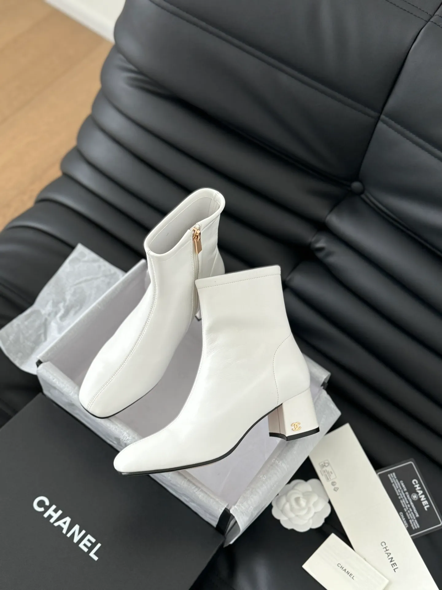 👟👟Ex-factory price 640👟👟 Purchasing-grade Chanel classic new stretch boots series! The leather texture is super good, and the upper is delicate ~ Calfskin upper, sheepskin lining, original outsole! Size:35-39 Other sizes are determined